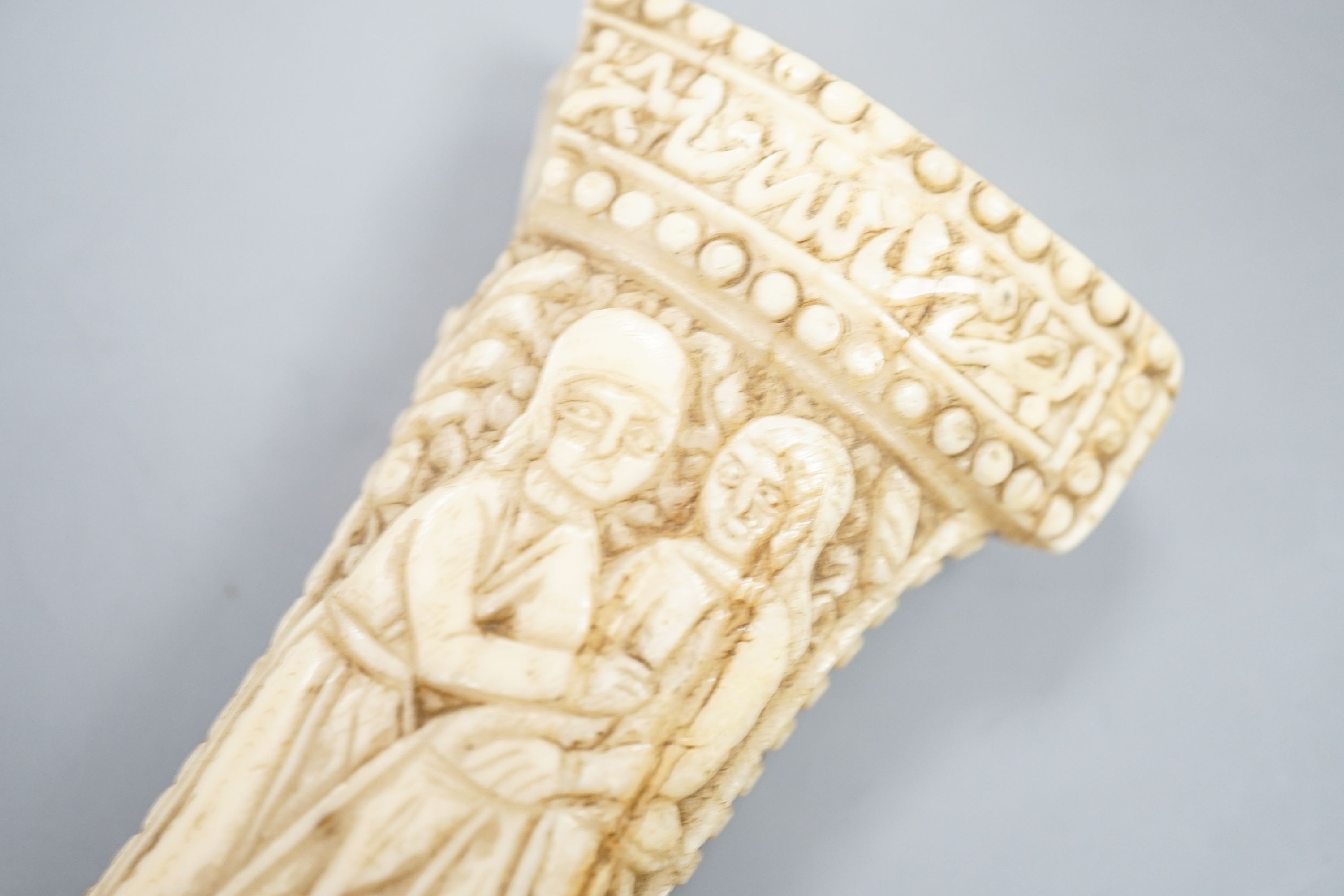A 19th century walrus Ivory Persian dagger handle, 11.7cm